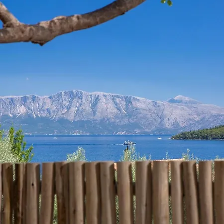 Islets Seafront Boutique Villa Nydri (Lefkada)